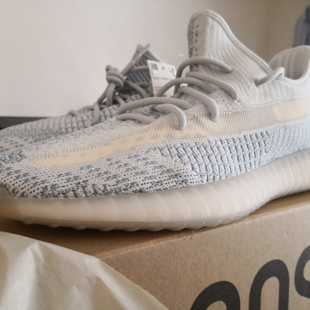 Yeezy Cloud Size 11